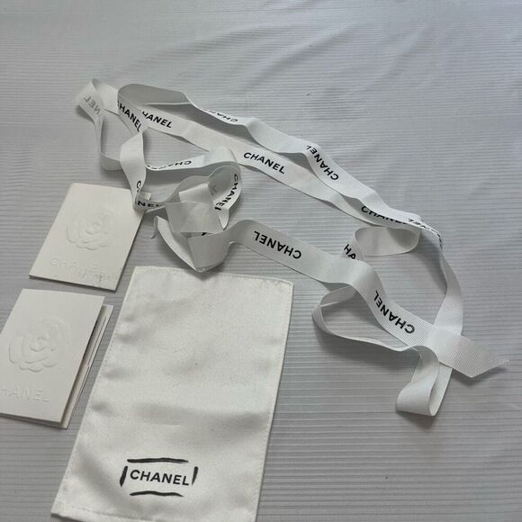 CHANEL HANDBAG CLEANING SOFT CLOTH and WHITE RIBBON - Picture 4 of 6